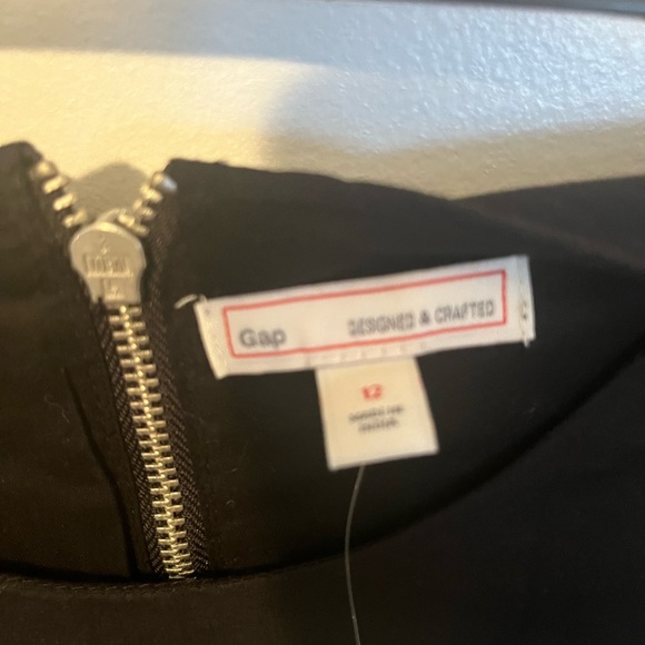 Gap Woman’s sleeveless black summer dress. Zipper back.detailed bottom. Large - Picture 8 of 9